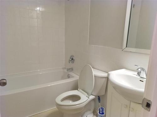 393 Tweed Avenue, Winnipeg, MB - Indoor Photo Showing Bathroom