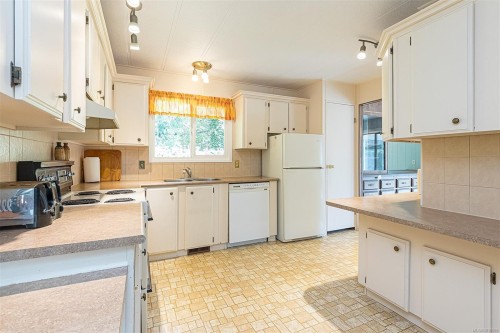 2170 Summergate Blvd, Sidney, BC 
