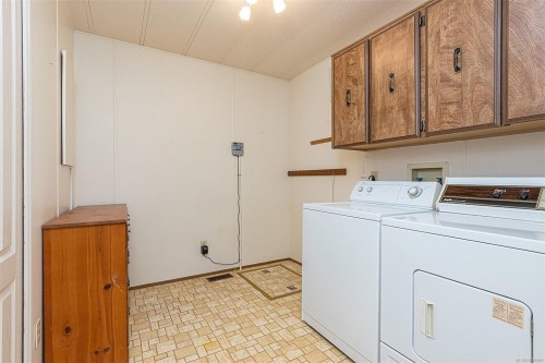 2170 Summergate Blvd, Sidney, BC 