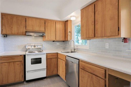 3746 Seaton St, Saanich, BC 