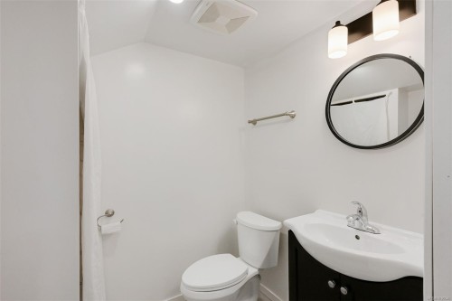 3746 Seaton St, Saanich, BC 