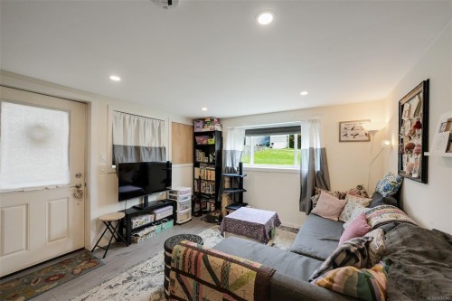 3746 Seaton St, Saanich, BC 