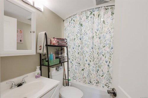 3746 Seaton St, Saanich, BC 
