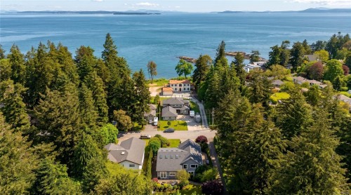 1896 Leyns Rd, Saanich, BC 