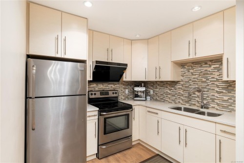 1896 Leyns Rd, Saanich, BC 