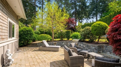 1896 Leyns Rd, Saanich, BC 