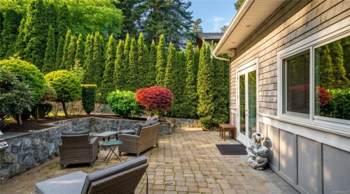 1896 Leyns Rd, Saanich, BC 