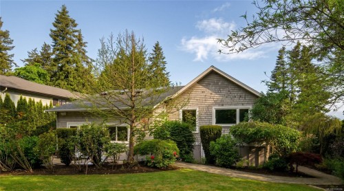 1896 Leyns Rd, Saanich, BC 