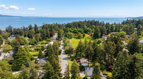1896 Leyns Rd, Saanich, BC 