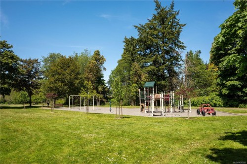 1896 Leyns Rd, Saanich, BC 