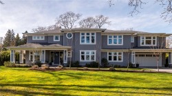 3350 Weald Rd Oak Bay, BC V8R 6E3