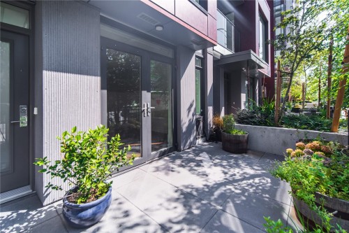 #108-369 Tyee Rd, Victoria, BC - Outdoor