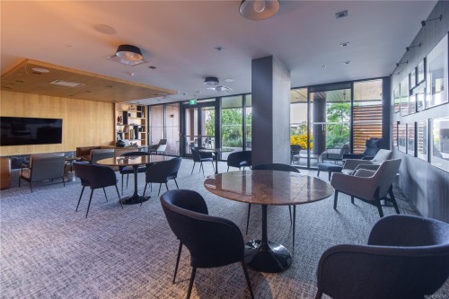 #108-369 Tyee Rd, Victoria, BC - Indoor