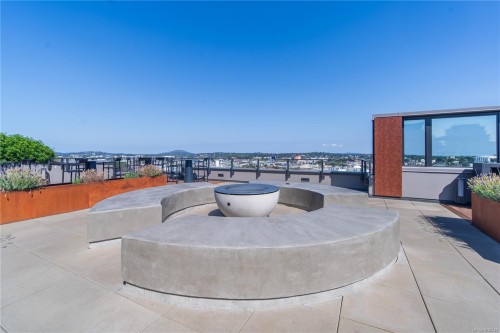 #108-369 Tyee Rd, Victoria, BC - Outdoor