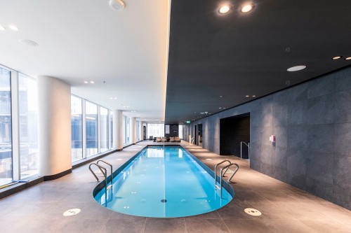 Pool - 3313-1205 Place Phillips, Montréal (Ville-Marie), QC - Indoor Photo Showing Other Room With In Ground Pool