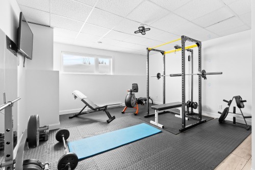 Bureau - 138 Rue De Calais, Shannon, QC - Indoor Photo Showing Gym Room