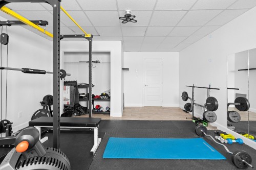 Bureau - 138 Rue De Calais, Shannon, QC - Indoor Photo Showing Gym Room