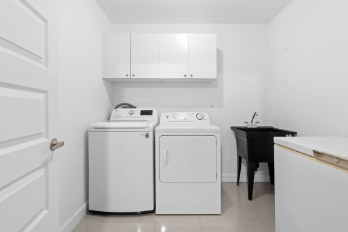 Salle de lavage - 138 Rue De Calais, Shannon, QC - Indoor Photo Showing Laundry Room