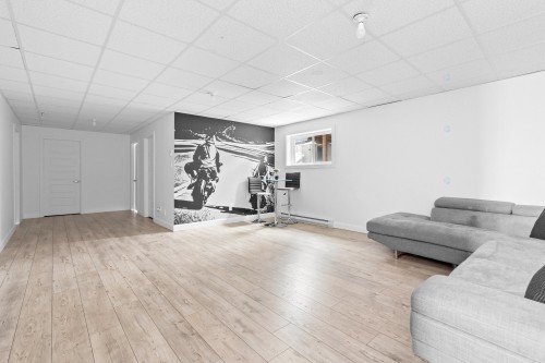 Salle familiale - 138 Rue De Calais, Shannon, QC - Indoor