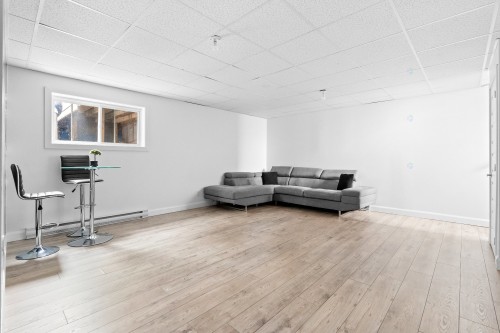 Salle familiale - 138 Rue De Calais, Shannon, QC - Indoor