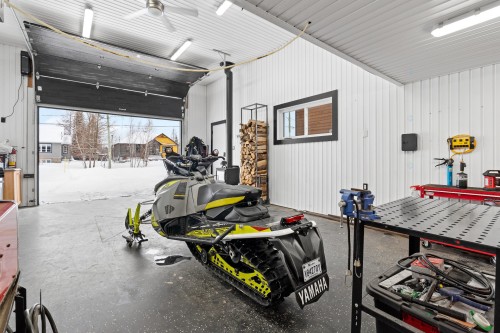 Garage - 138 Rue De Calais, Shannon, QC - Indoor Photo Showing Garage