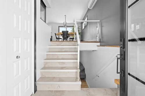 Hall d'entrée/Vestibule - 138 Rue De Calais, Shannon, QC - Indoor Photo Showing Other Room
