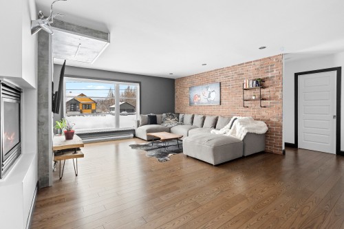 Salon - 138 Rue De Calais, Shannon, QC - Indoor Photo Showing Living Room