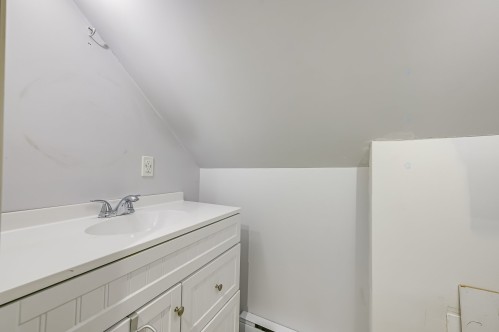 Powder room - 5 Tsse Coutu, Laval (Auteuil), QC - Indoor Photo Showing Bathroom