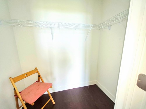 Penderie (Walk-in) - 515-5905 Boul. Du Quartier, Brossard, QC 