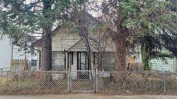 781 Valour RD  Winnipeg, MB R3G 3B1