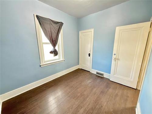 431 College Ave, Winnipeg, MB 