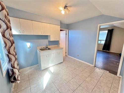 431 College Ave, Winnipeg, MB 