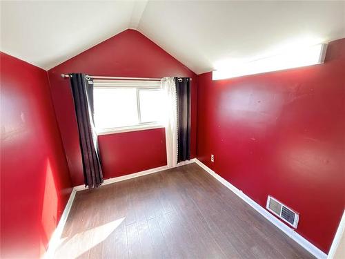 431 College Ave, Winnipeg, MB 