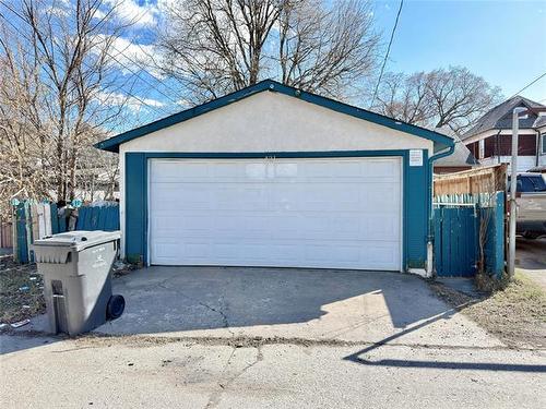 431 College Ave, Winnipeg, MB 