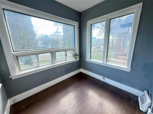 431 College Ave, Winnipeg, MB 