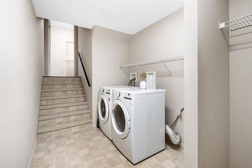 299 Oak Lawn Rd, Winnipeg, MB 