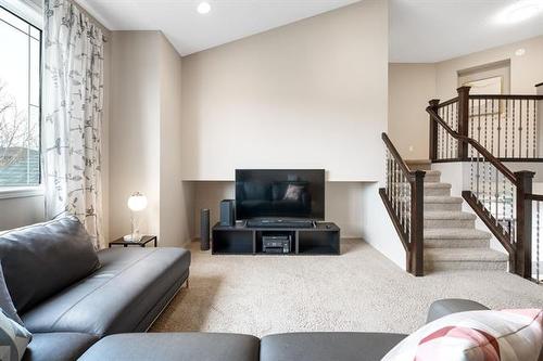 299 Oak Lawn Rd, Winnipeg, MB 
