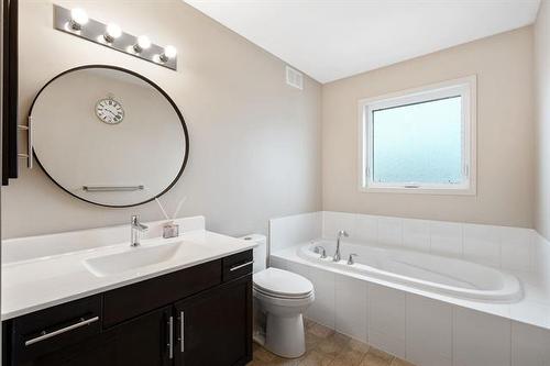 299 Oak Lawn Rd, Winnipeg, MB 