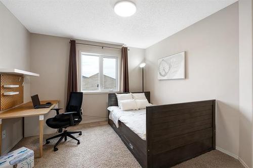 299 Oak Lawn Rd, Winnipeg, MB 