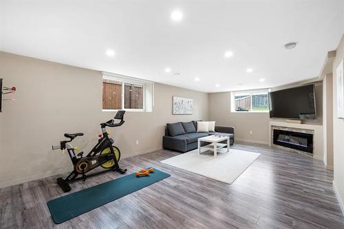 299 Oak Lawn Rd, Winnipeg, MB 