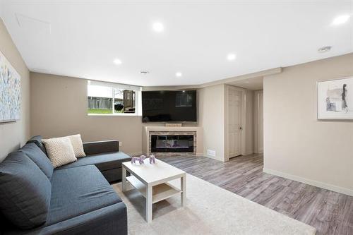 299 Oak Lawn Rd, Winnipeg, MB 