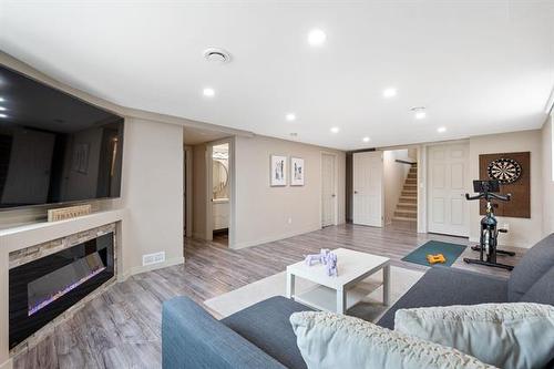 299 Oak Lawn Rd, Winnipeg, MB 