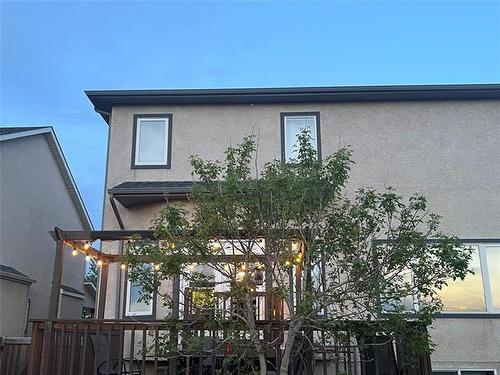 299 Oak Lawn Rd, Winnipeg, MB 