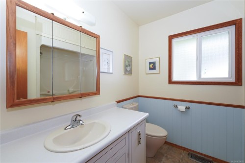 8647 Sweeney Rd, Chemainus, BC 