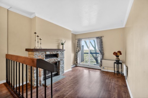 Salon - 607-1650 Av. Panama, Brossard, QC - Indoor With Fireplace