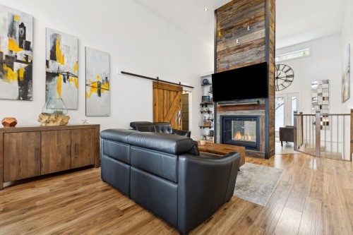 Salon - 582 Ch. Du Lac-Beauclair, La Pêche, QC - Indoor Photo Showing Living Room With Fireplace
