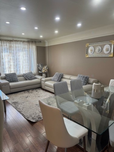 Living Room - 22 Rue Maisonneuve, Dollard-Des-Ormeaux, QC - Indoor Photo Showing Living Room