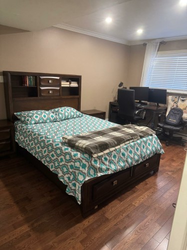Bedroom - 22 Rue Maisonneuve, Dollard-Des-Ormeaux, QC - Indoor Photo Showing Bedroom