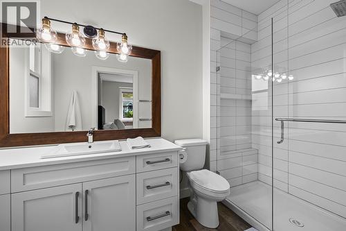 21 Forest Edge Drive, Kelowna, BC - Indoor Photo Showing Bathroom