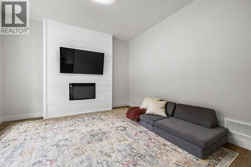21 Forest Edge Drive, Kelowna, BC - Indoor Photo Showing Living Room With Fireplace